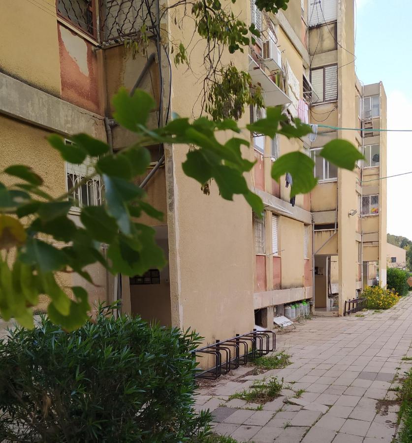 Квартира С Садом Apartamento Haifa Exterior foto